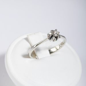 Anello solitario oro bianco 18k con diamante 0,15ct