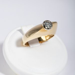 Anello oro giallo 18k con diamante 0,15ct