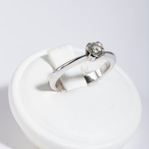 Anello solitario oro bianco 18k con diamante 0,30ct