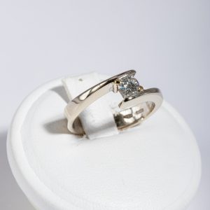 Anello oro bianco 18k con diamante 0,20ct