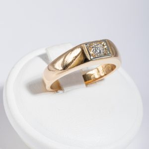 Anello oro giallo 18k con diamante 0,20ct