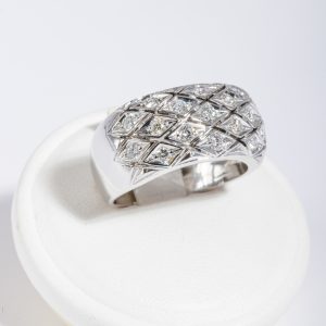 Anello oro bianco 18k con pavé di diamanti