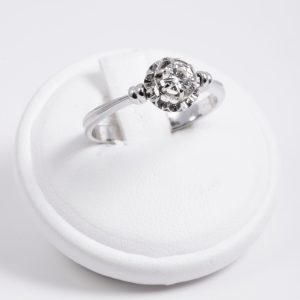 Anello solitario oro bianco 18k con diamante 0,30ct