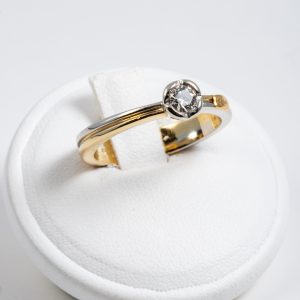 Anello solitario oro giallo 18k con diamante 0,20ct