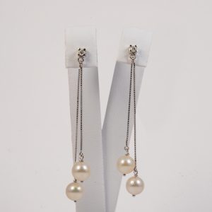 Orecchini pendenti oro bianco 18k con perle e diamantini