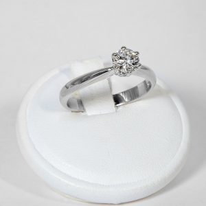 Anello solitario oro bianco 18k con diamante 0,60ct