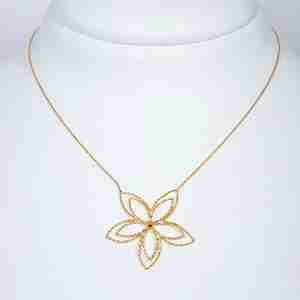 Collana oro giallo 18k con pendente a fiore