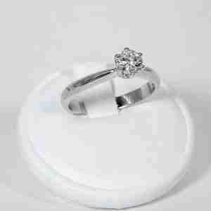 Anello solitario oro bianco 18k con diamante 0,60ct
