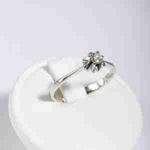 Anello solitario oro bianco 18k con diamante 0,15ct