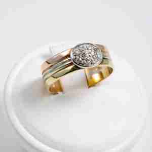 Anello tre ori 18k con pavé di diamanti 0,10ct