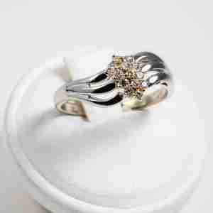Anello oro bianco 18k con pavé di diamanti 0,15ct